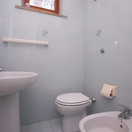 Appartamentino A Marcelli, Con Terrazzo E Posto Auto - M291